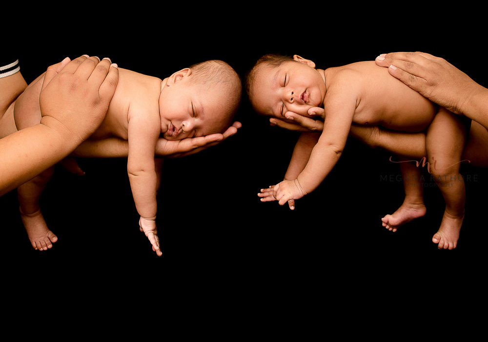 delhi newborn photoshoot mom and dad holding their babies in their palm meghna rathore photography