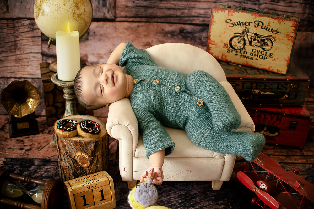 30 – Newborn Baby Photoshoot – Cream Sofa Prop