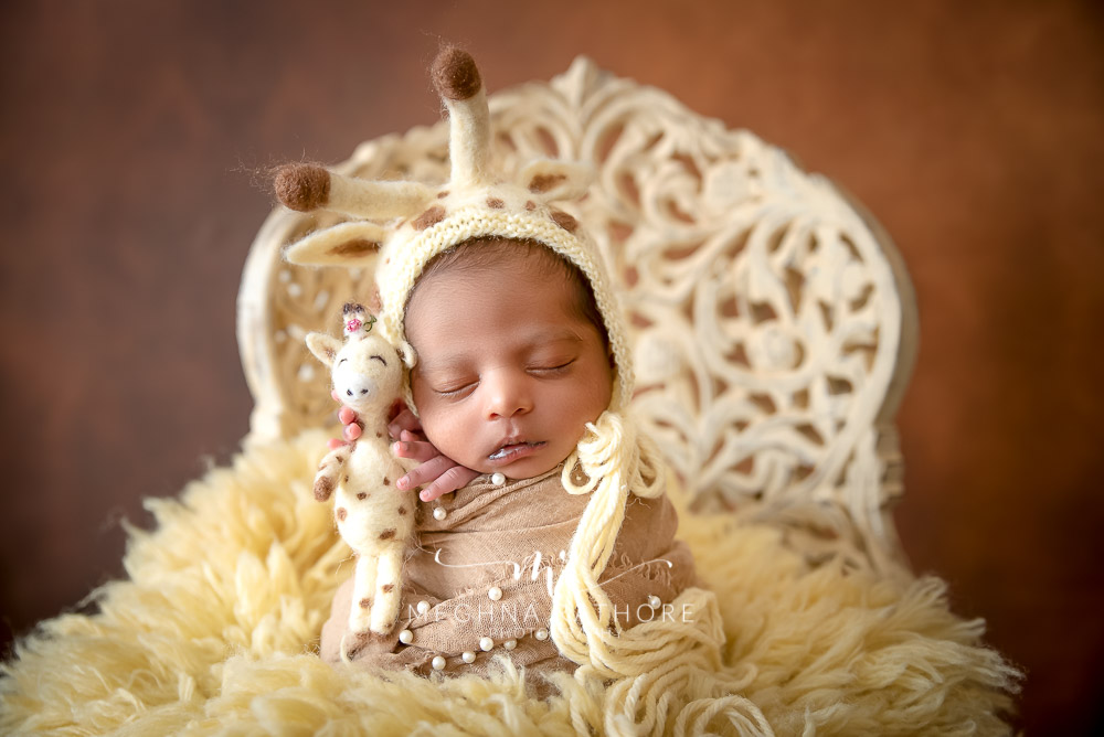 6 – Newborn Baby Photoshoot – White Wooden Carved Chair Prop