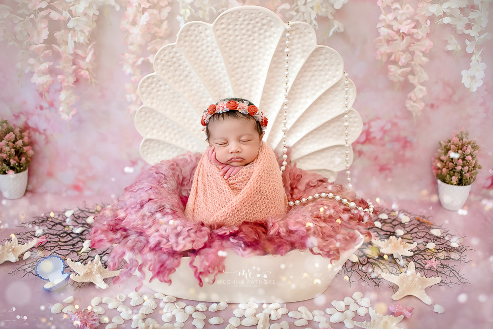 32 – Newborn Baby Photoshoot – White Shell Prop