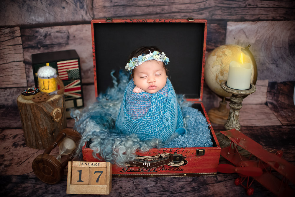 33 – Newborn Baby Photoshoot – Red Travel Box Prop