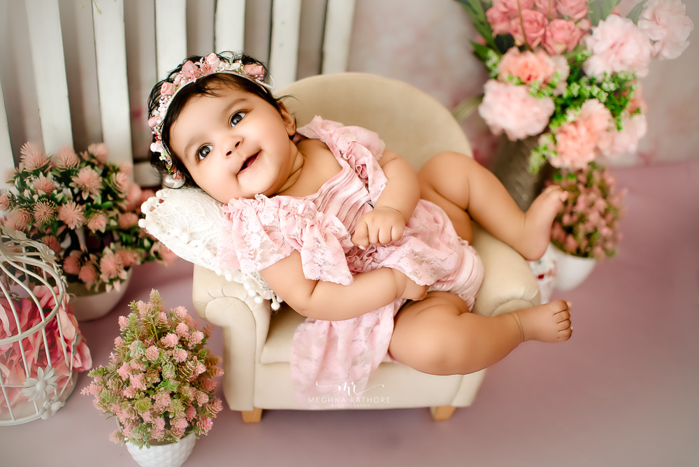 13 – Baby Photoshoot – Cream Sofa Prop
