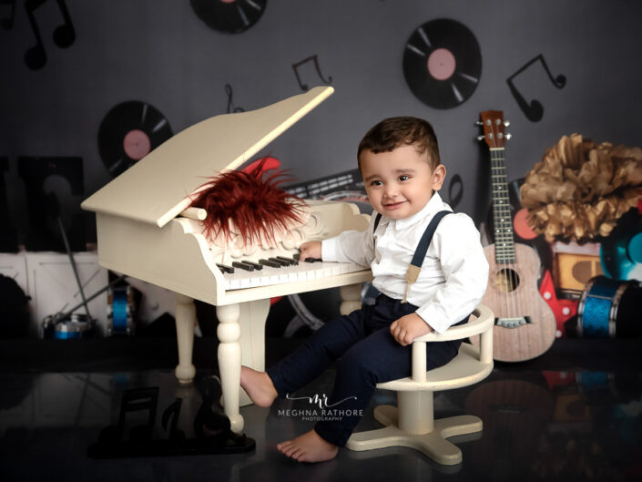 Kid Album - 1 Year Old Baby Boy Kid Photoshoot Jungle Christmas Theme By Meghna Rathore Gurugram