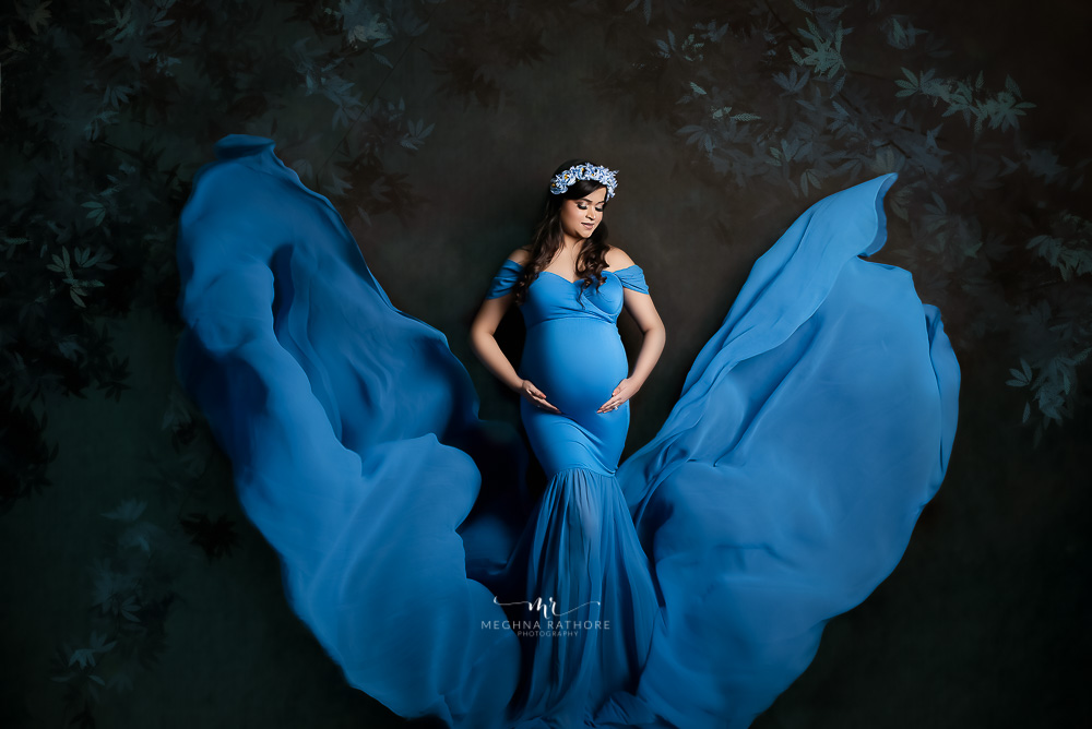 Palak maternity photoshoot album by meghna rathore, creative pictures with props and amazing poses