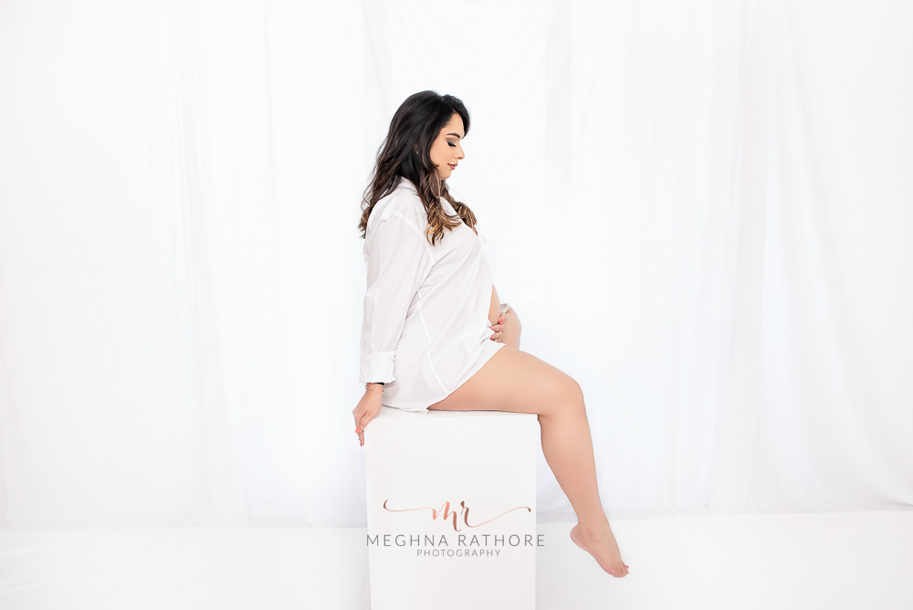 Maternity Album – Maternity Photoshoot by Meghna Rathore Photography Gurugram