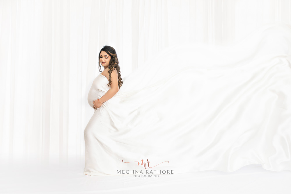 Maternity Album - Gorgeous Maternity Photoshoot With Props