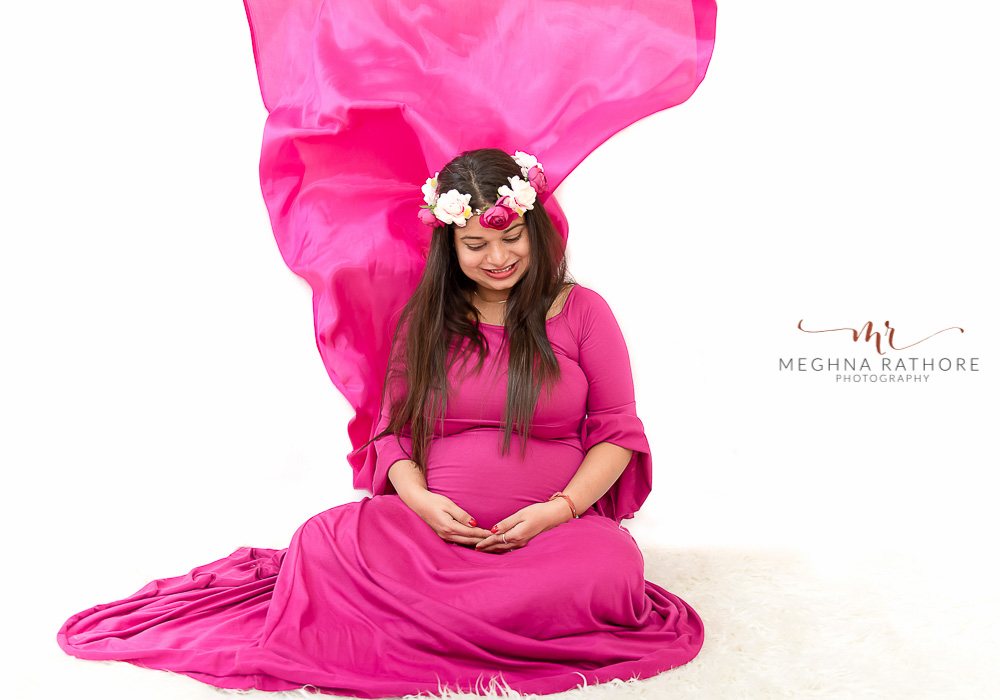 meghna rathore photography maternity photography red dress home studio gurgaon