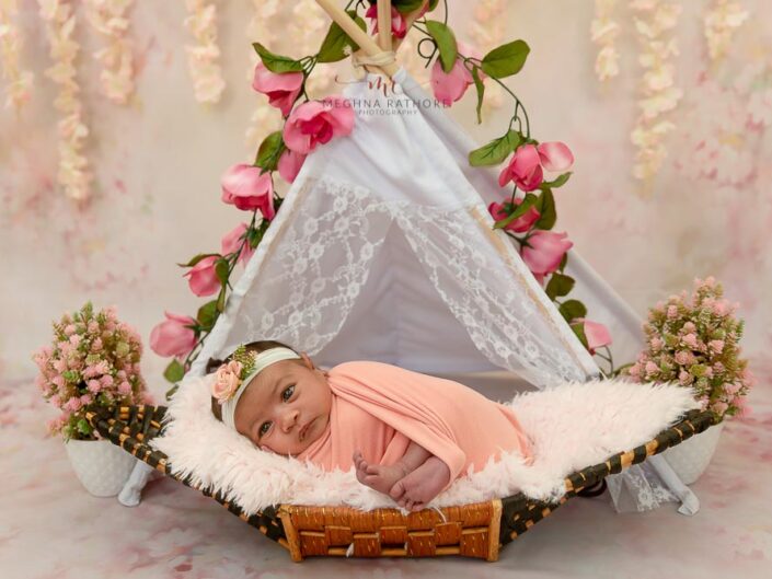 14 – Newborn Baby Photoshoot – White Cloth Tent Prop