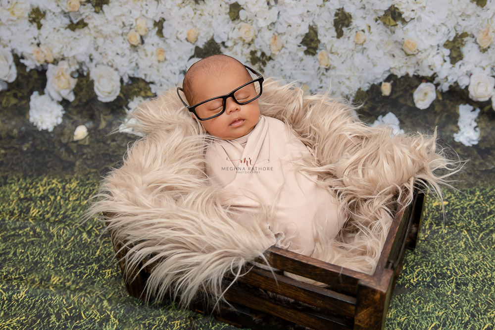 13 – Newborn Baby Photoshoot – Brown Wooden Crate Prop
