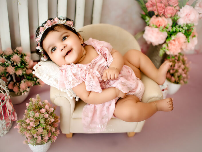 13 – Baby Photoshoot – Cream Sofa Prop