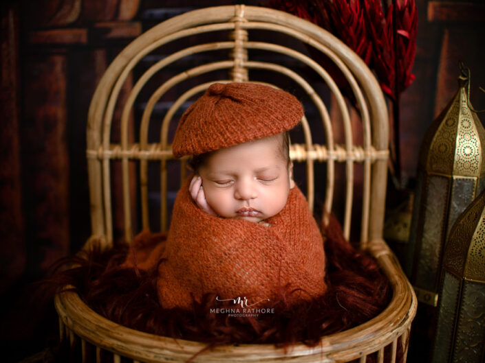37 – Newborn Baby Photoshoot – Cane Pod Prop