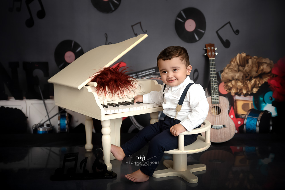 Kid Album - 1 Year Old Baby Boy Kid Photoshoot Jungle Christmas Theme By Meghna Rathore Gurugram