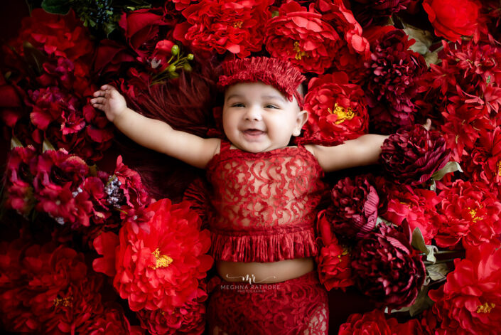 5 months old baby photoshoot album by delhi best baby photographer meghna rathore with creative themes