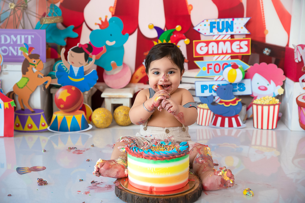 delhi based best cake smash photographer meghna rathore photo session album