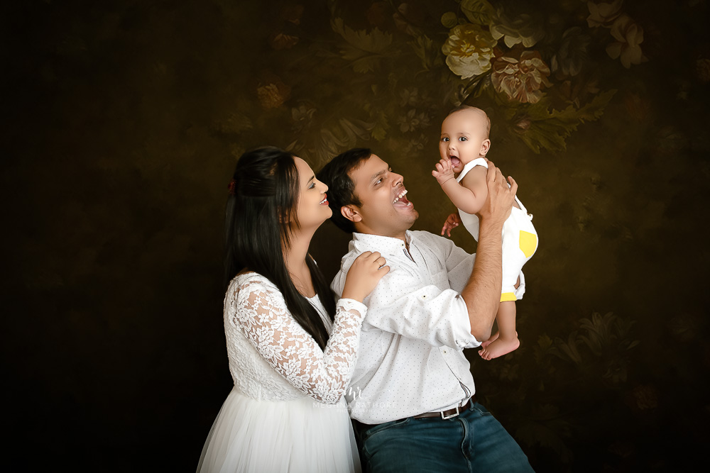 Kids Album - Beautiful Sitter Photoshoot Gallery Baby 7 Months By Meghna Rathore Photography.