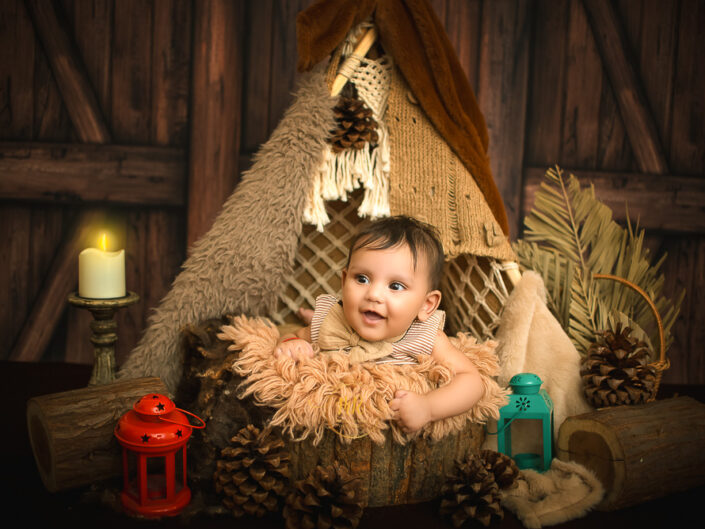 Baby Album – 4 Months Baby Boy Photoshoot in Fall and Harry Potter Theme Including Red and Blue Florals.
